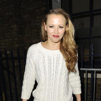 Kimberley Walsh mobbed by screaming fans as she leaves the Theatre Royal | Picture 102184